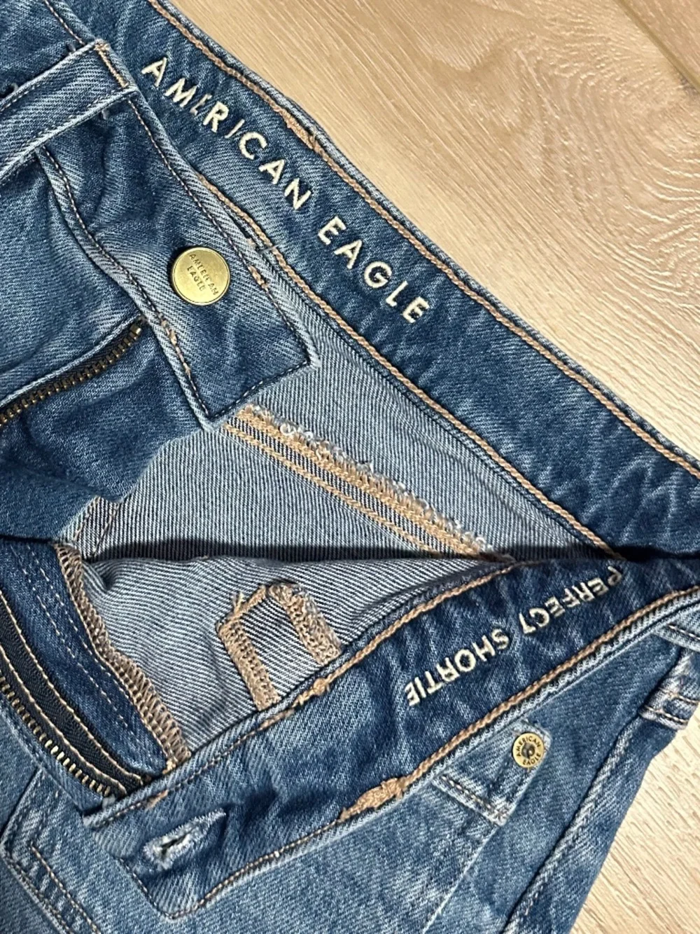 American Eagle Perfect Shortie Shorts - Size 4